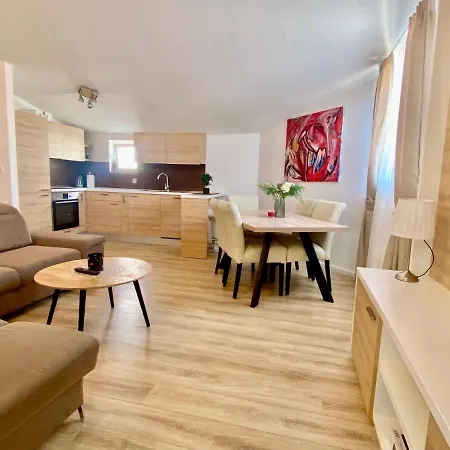 Golden Apartment *