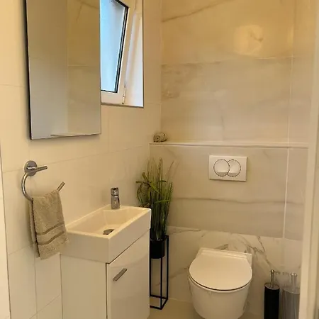 Golden Apartment *