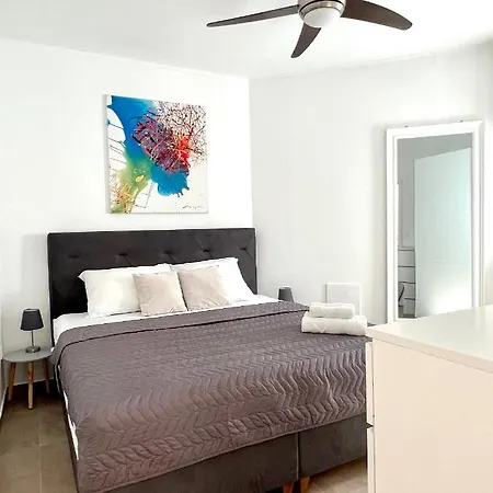 Golden Apartment *